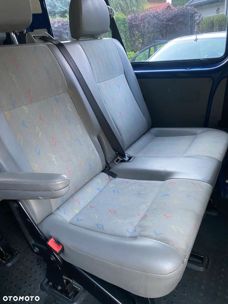 Volkswagen Caravelle - 9