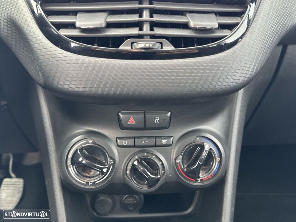 Peugeot 208 1.2 PureTech Allure - 19