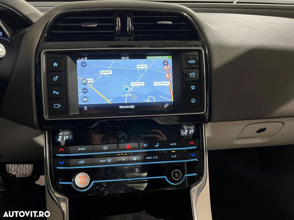 Jaguar XE 2.0 Pure - 14