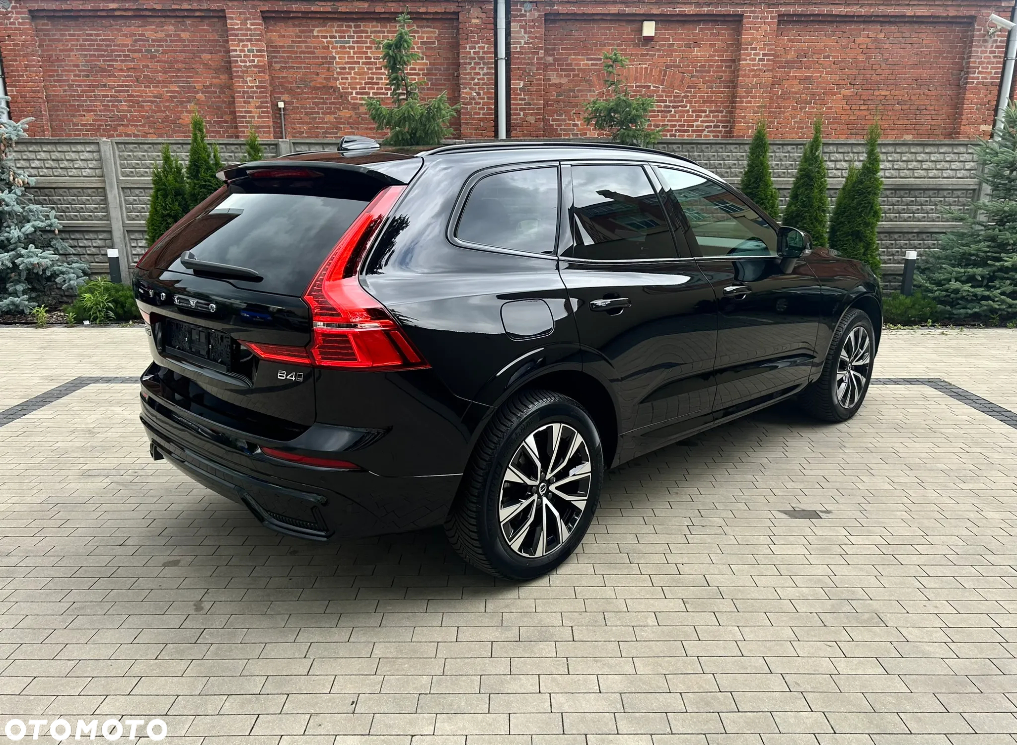 Volvo XC 60 B4 D AWD Plus Dark - 4