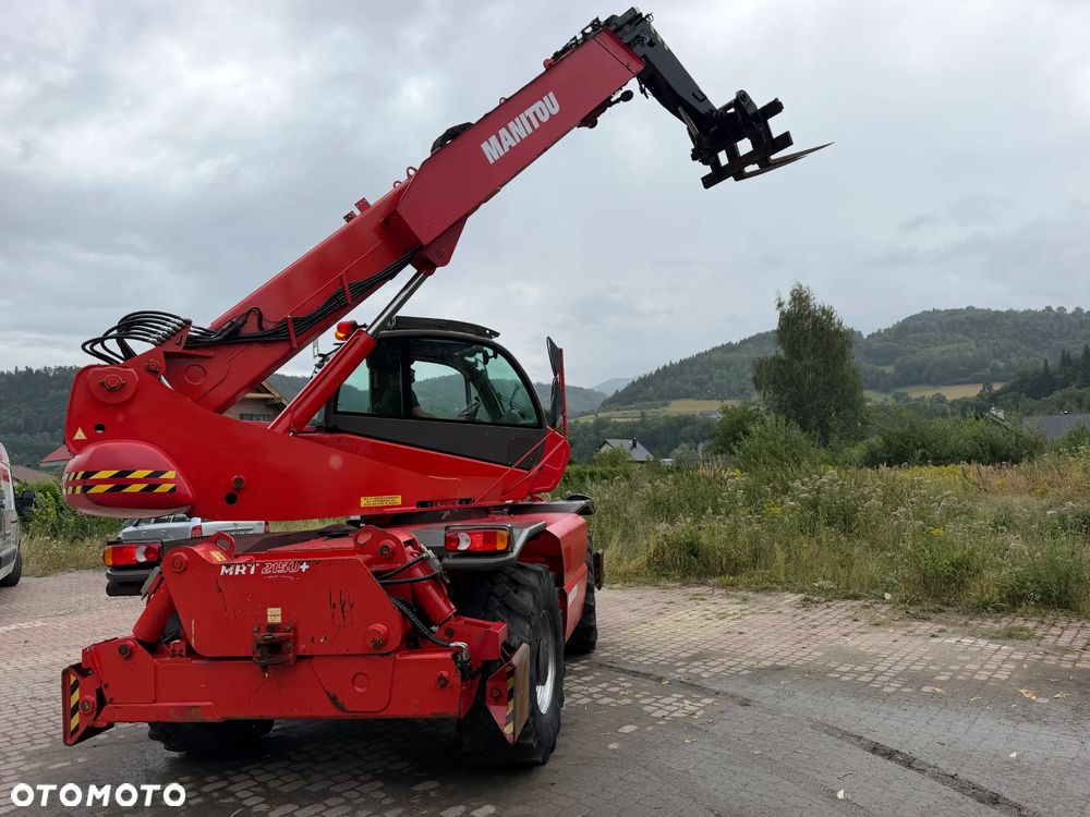 Manitou MRT2150+PRIVILEGE Ładowarka teleskopowa 4x4 ROTO 21metrów. 5 ton udźwig. Bez AdBLUE bez DPF. Maszyna jak Nowa z Norwegii 5300 mtg. 2015 rok. Obrót pełny. Zero luzów wycieków. Zadbana maszyna z Fermy Norweskiej. Silnik 160 Km. AUTEC zdalne sterowanie. Ani deka luzów czy wycieków. Opony jak Nowe. Pełny Oryginał. Niski przebieg. Stabilizatory. Zamki na tłokach. OKAZJA. Jest to model przystosowany do pracy z koszem. - 39