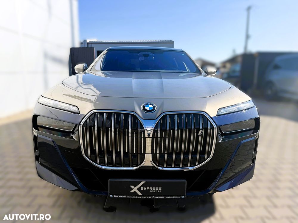BMW i7 - 8
