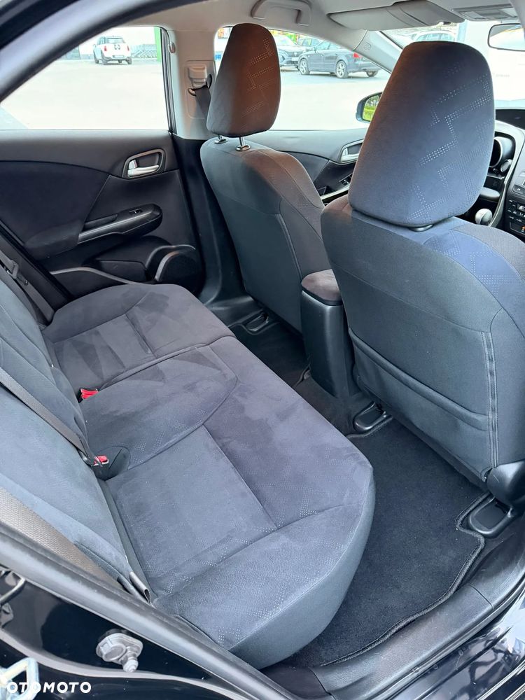 Honda Civic 1.8 i-VTEC Sport - 12
