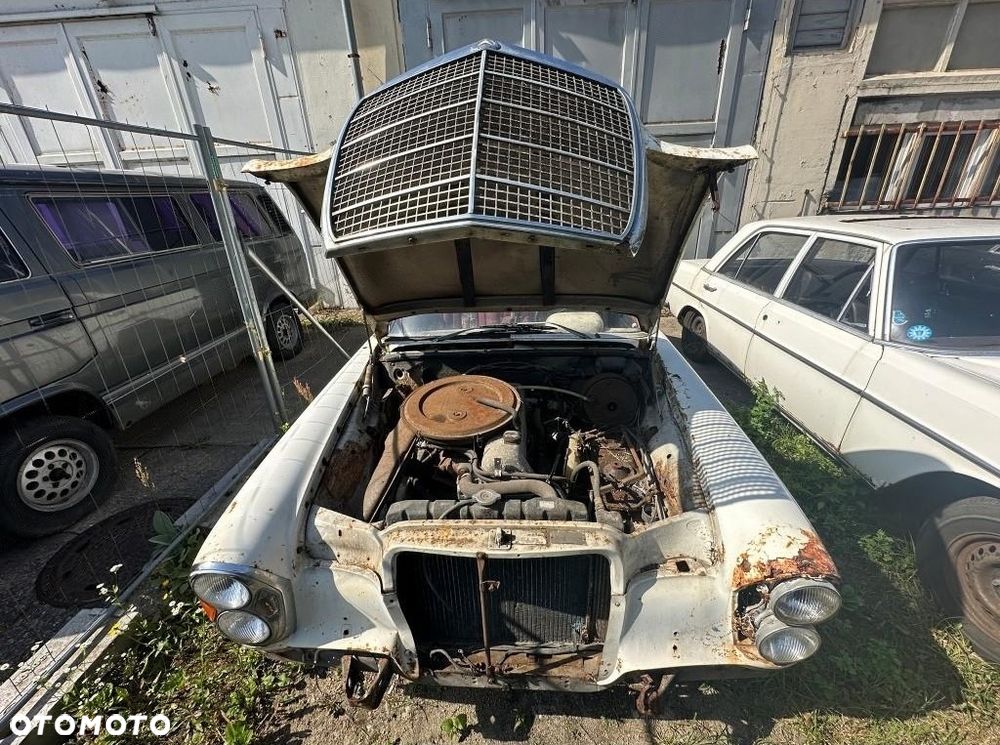 Mercedes-Benz 280 - 13