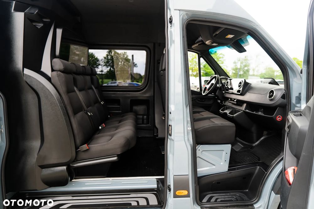 Mercedes-Benz Sprinter - 11
