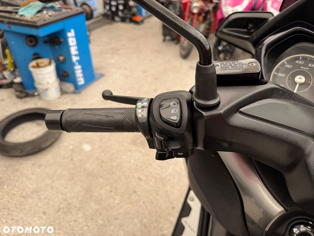 Yamaha X-max - 11