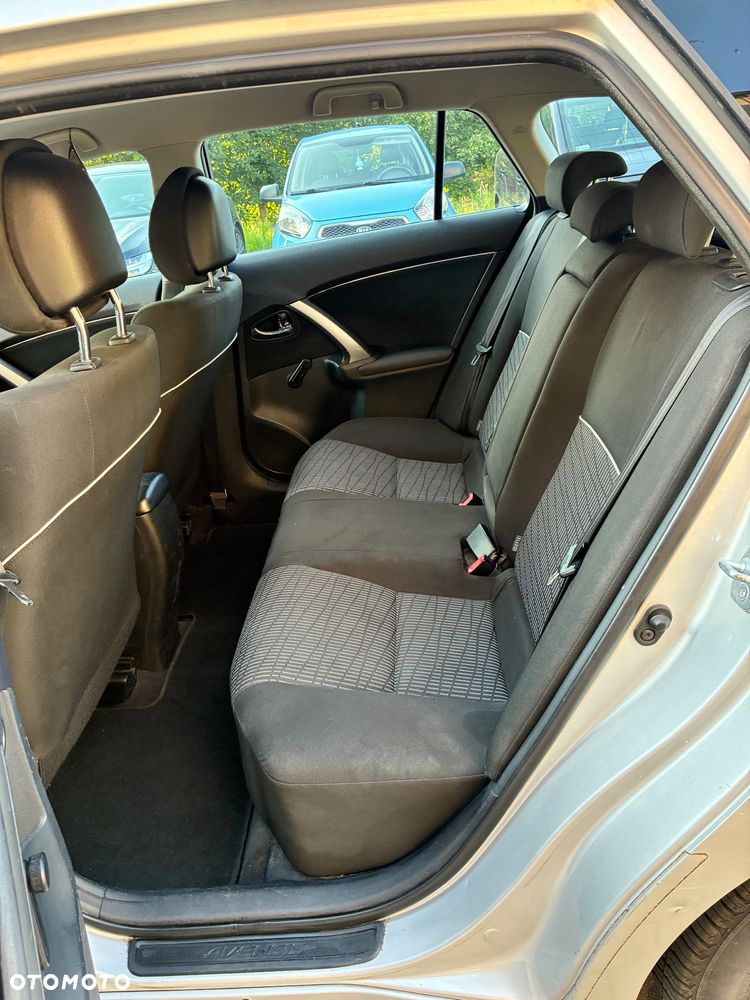 Toyota Avensis 2.0 D-4D - 13