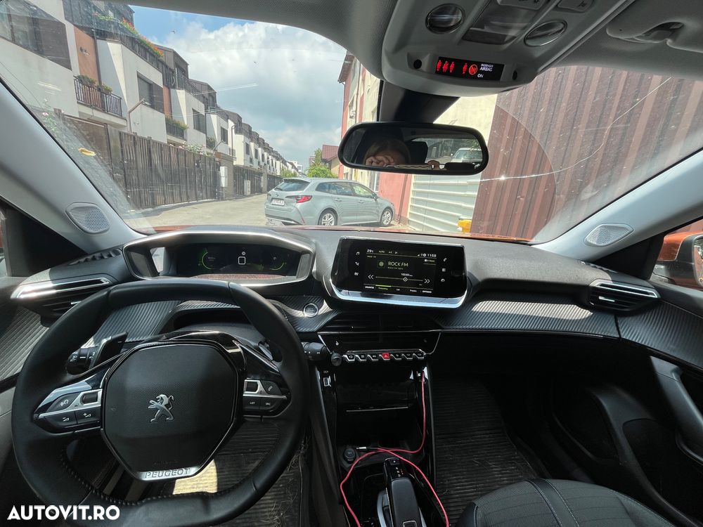 Peugeot 2008 1.2 L PureTech STT EAT8 Allure - 11
