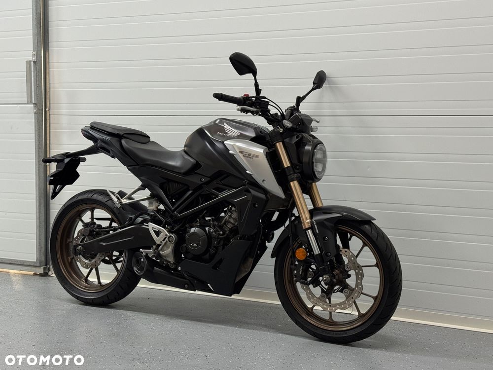 Honda CB - 1