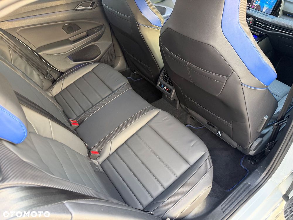 Volkswagen Golf - 33
