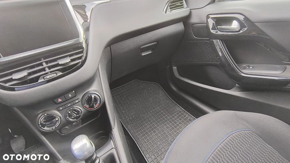 Peugeot 208 1.5 BlueHDi Allure S&S - 12