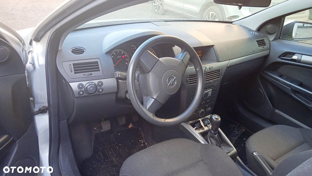 Deska rozdzielcza konsola Opel Astra III H GTC 3D - 1