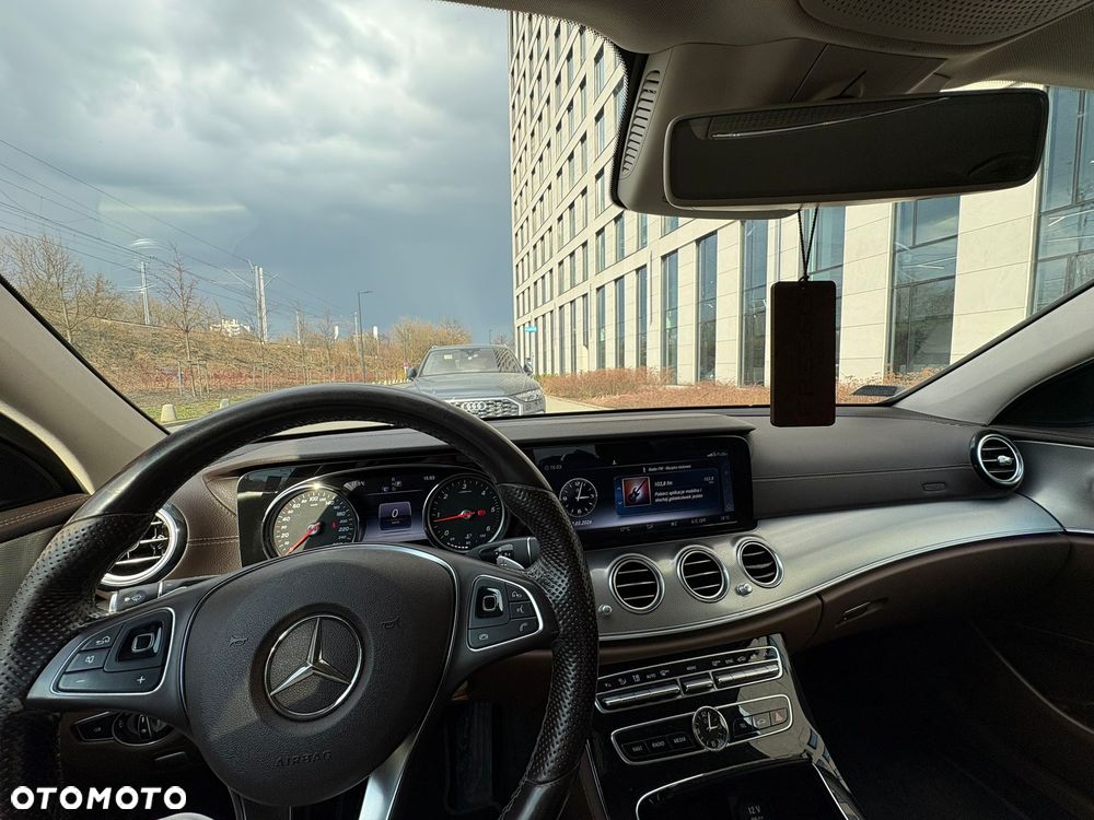 Mercedes-Benz Klasa E 220 d 4-Matic Business Edition 9G-TRONIC - 4