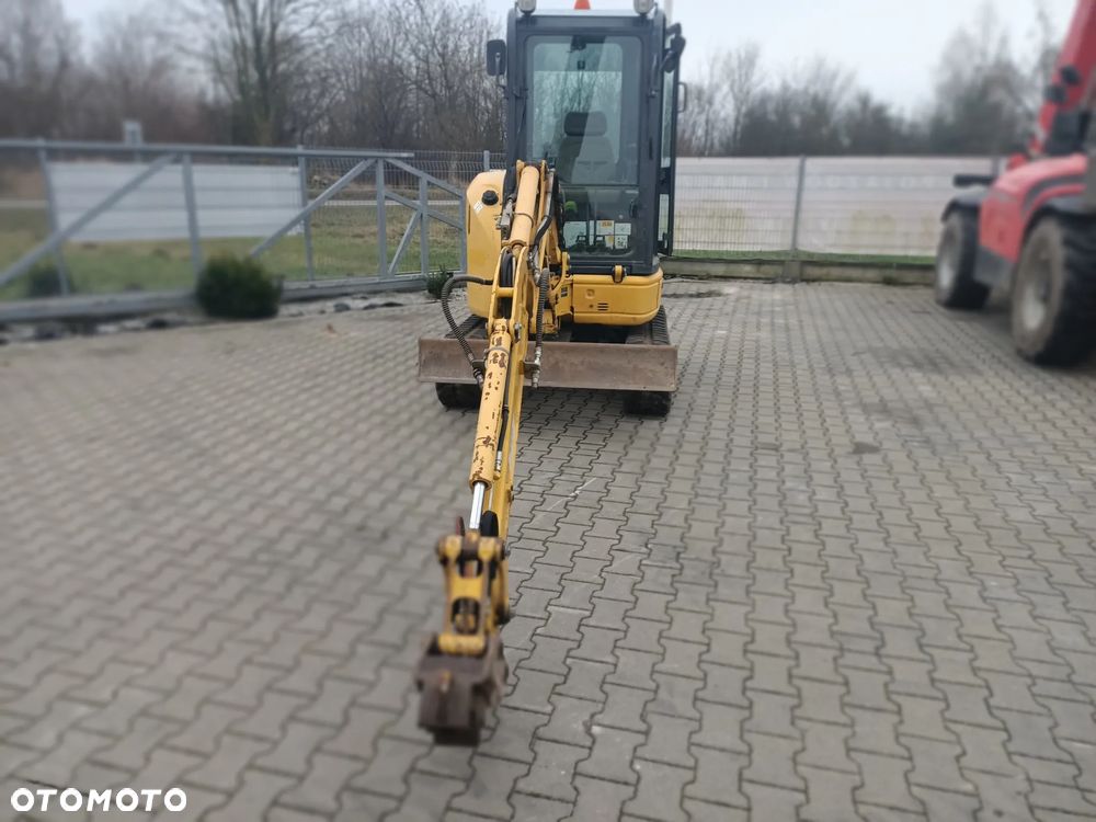 Komatsu PC26MR-3 - 26