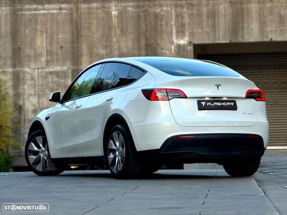 Tesla Model Y Long Range Dual Motor AWD - 13
