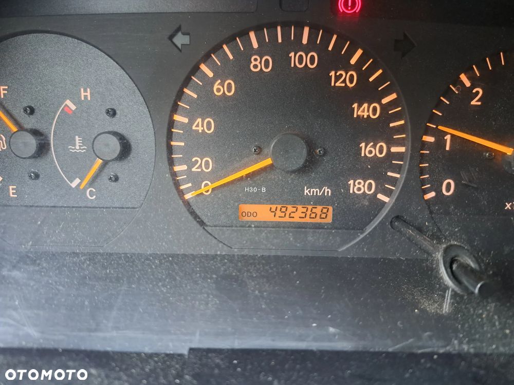 Toyota Hiace - 7