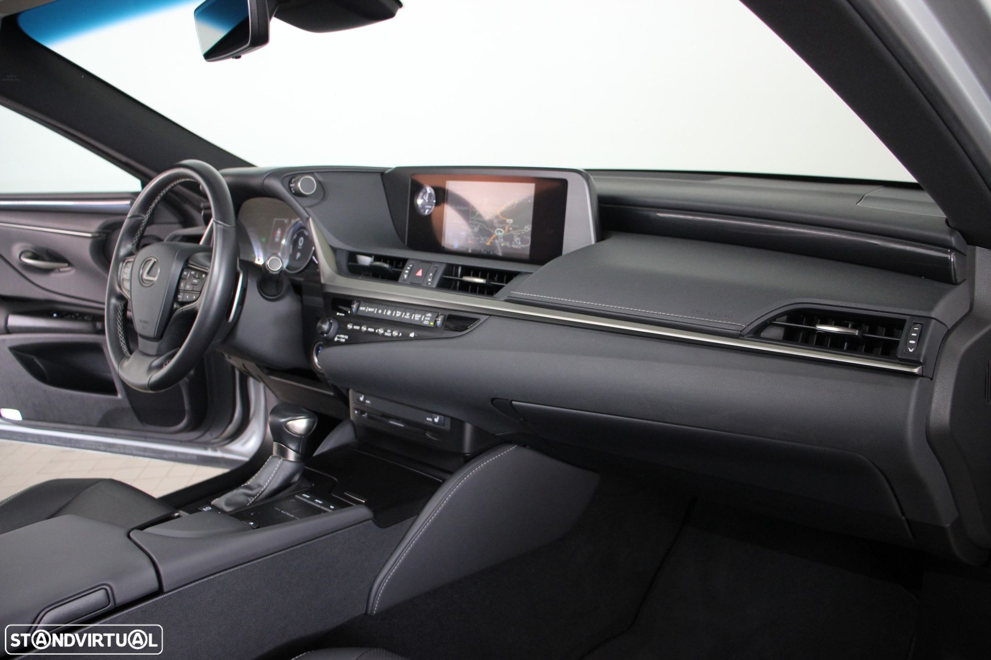 Lexus ES 300h - 11