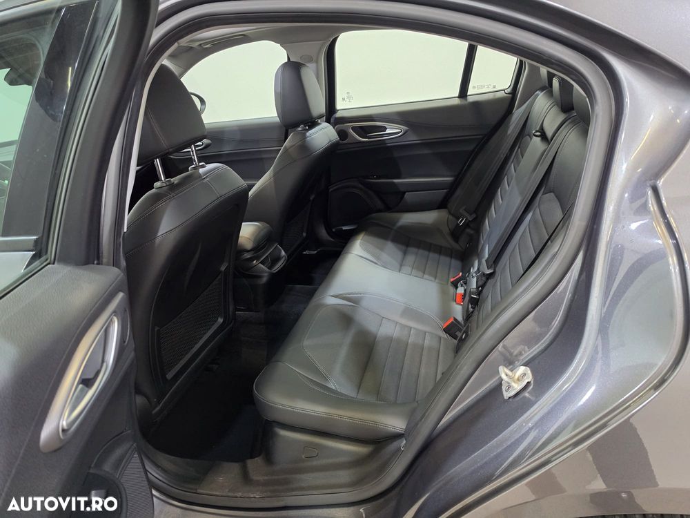 Alfa Romeo Giulia 2.2 JTDM Aut. - 10