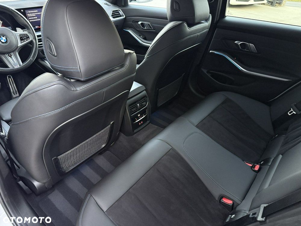 BMW Seria 3 320d xDrive Edition M Sport Shadow - 37