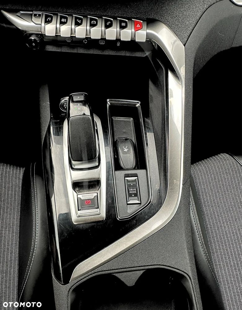 Peugeot 3008 1.6 PureTech Hybrid PHEV Allure Pack S&S EAT8 - 29