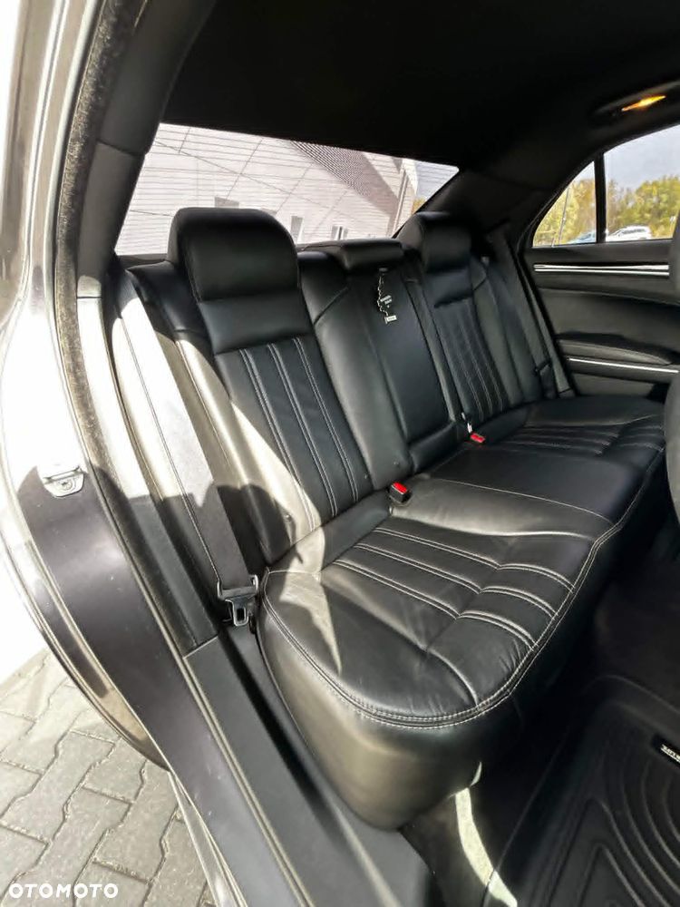 Chrysler 300s - 18
