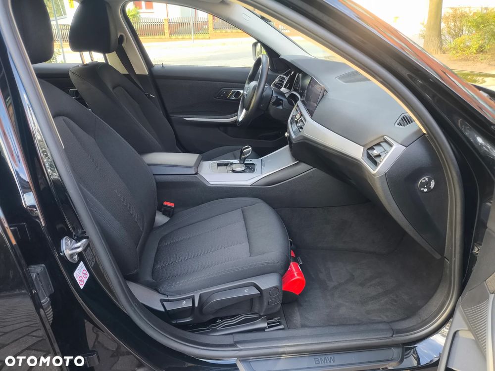 BMW Seria 3 320e - 17