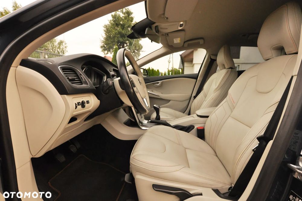 Volvo V40 T3 Ocean Race - 16