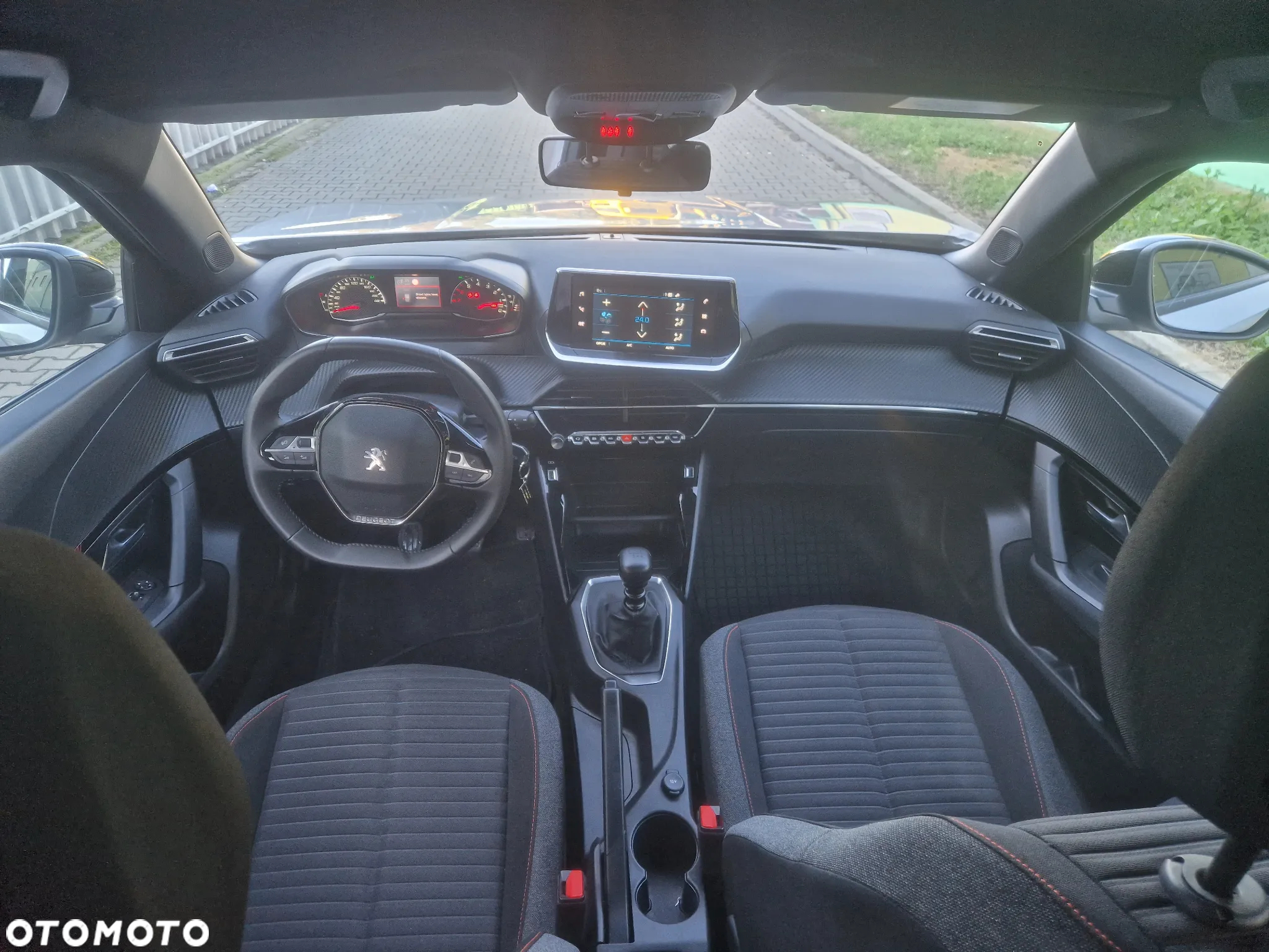 Peugeot 2008 PureTech 100 Allure - 12