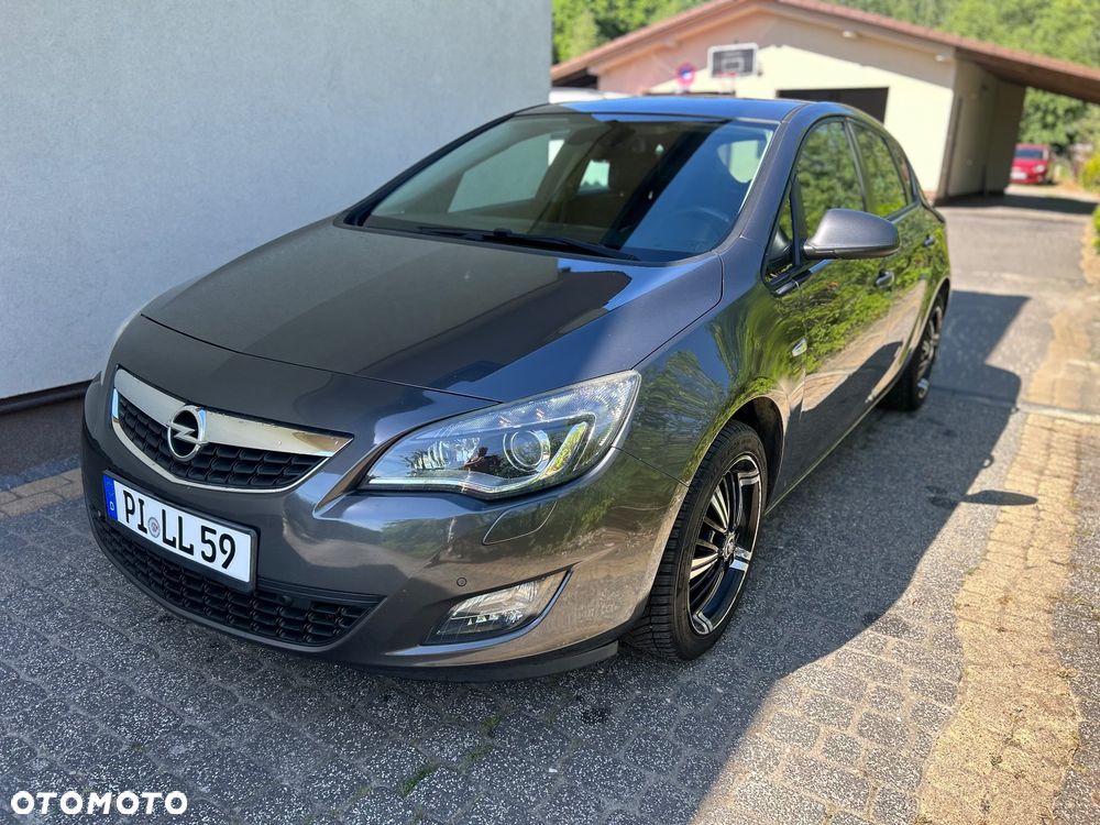 Opel Astra 1.4 Turbo 150 Jahre - 9