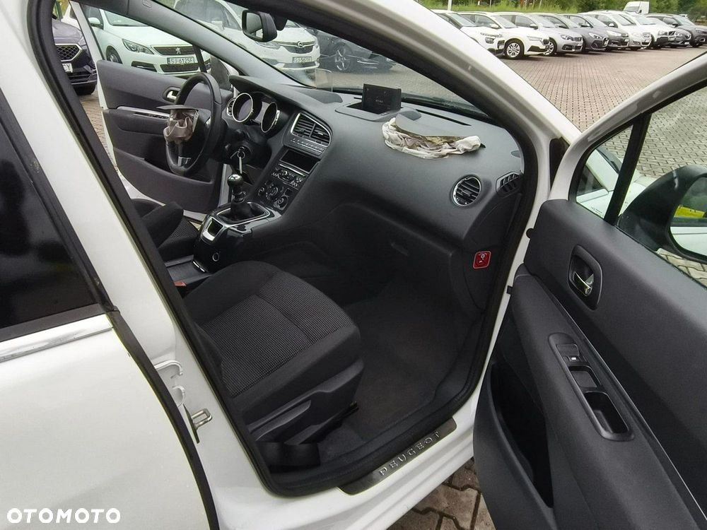 Peugeot 5008 - 24
