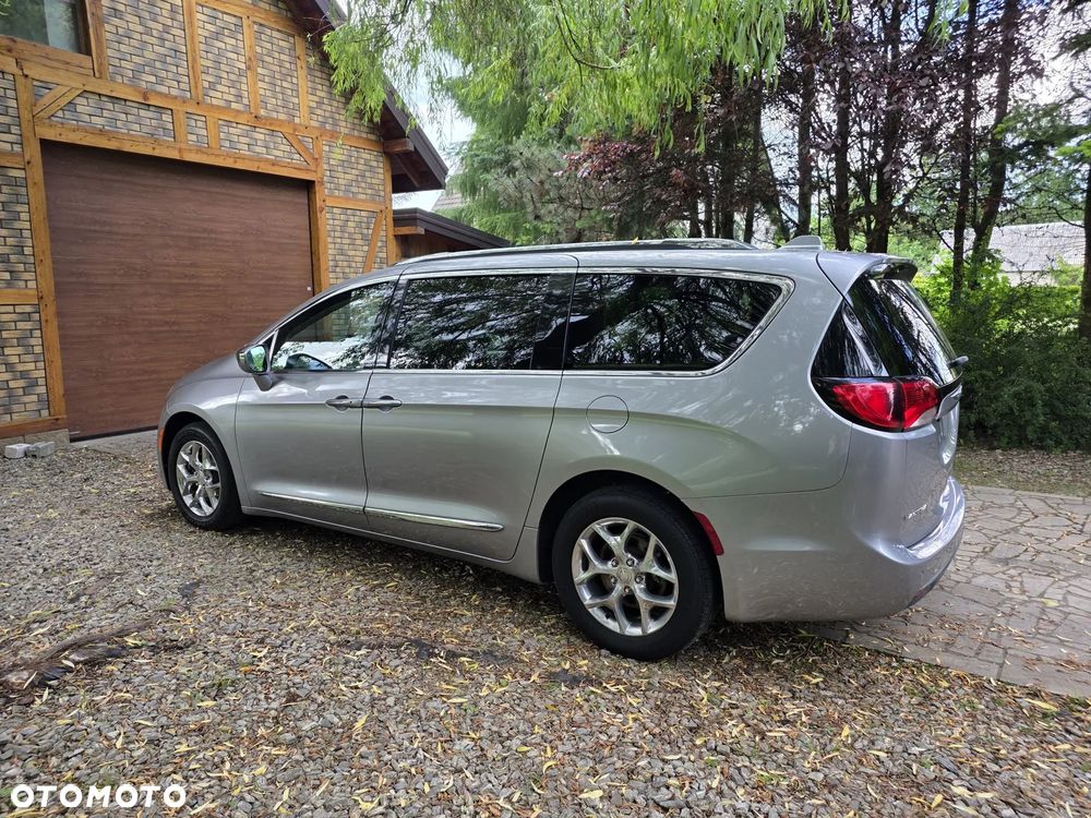 Chrysler Pacifica - 13