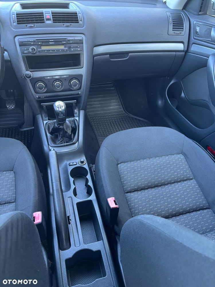 Skoda Octavia 1.6 Ambition - 11