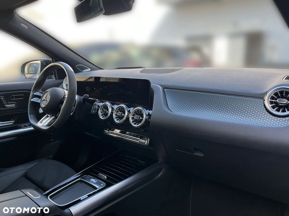 Mercedes-Benz GLA - 13