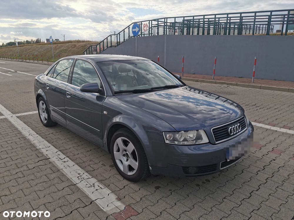 Audi A4 Limousine - 1