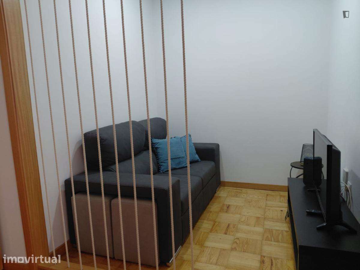 Quarto - localizado em Santa Marinha Porto - Grande imagem: 4/17