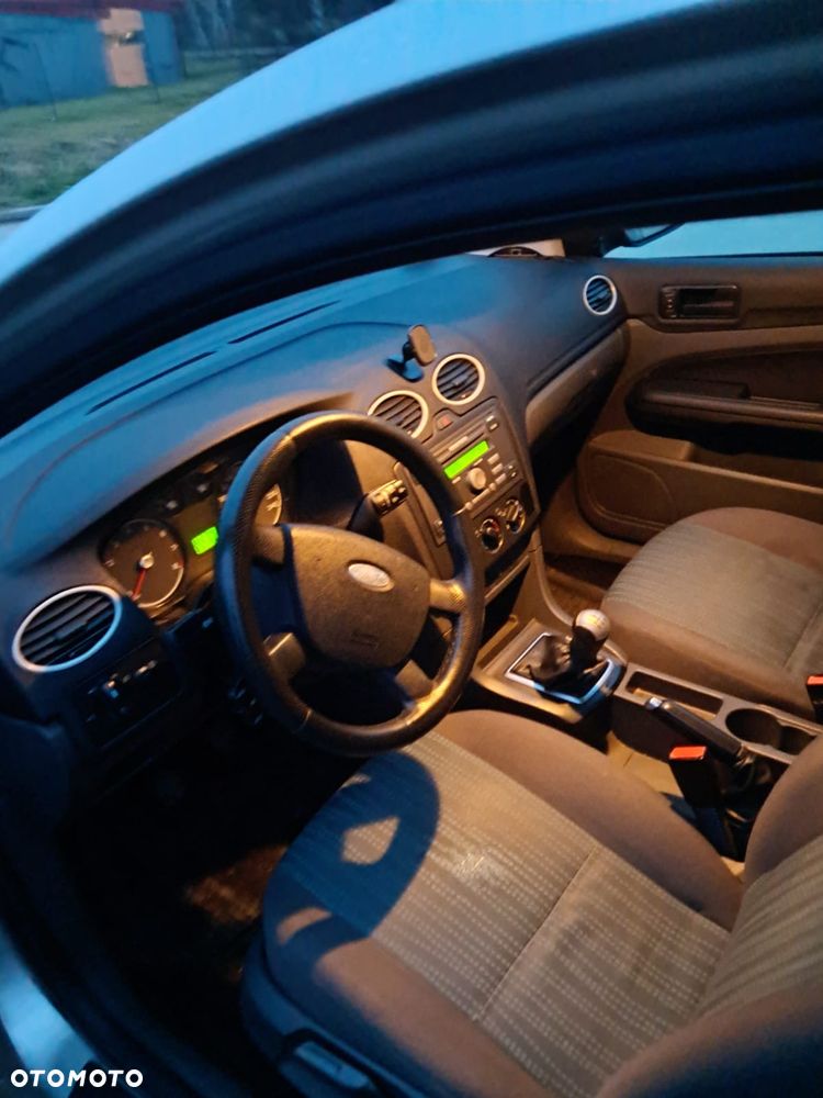 Ford Focus 1.6 Ambiente - 9