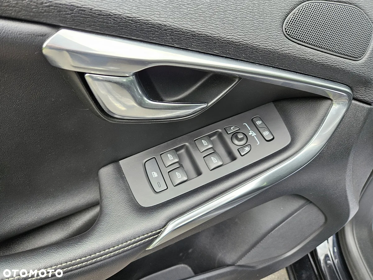 Volvo V40 D2 R-Design - 27