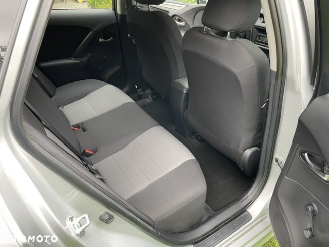 Toyota Avensis - 8