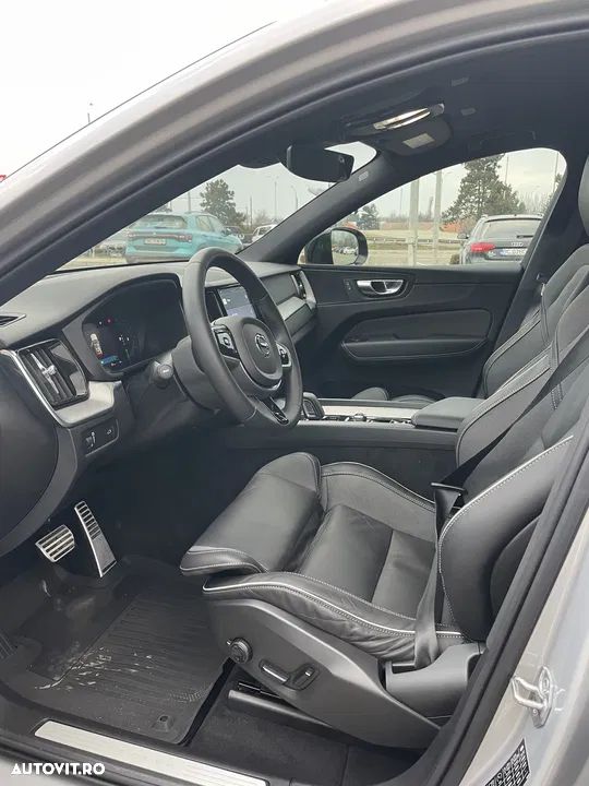 Volvo XC 60 B5 MHEV AWD R-Design - 5