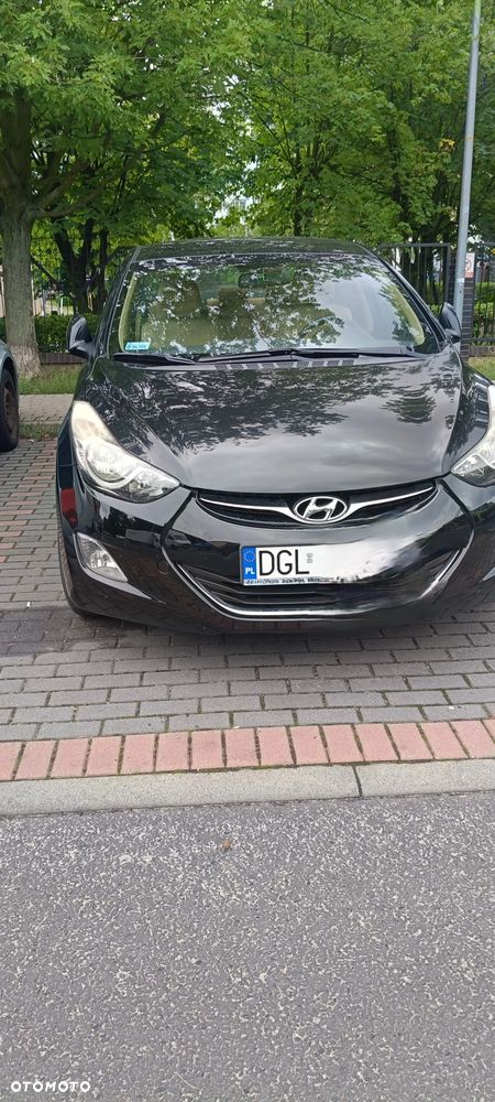 Hyundai Elantra 1.6 Classic + - 1