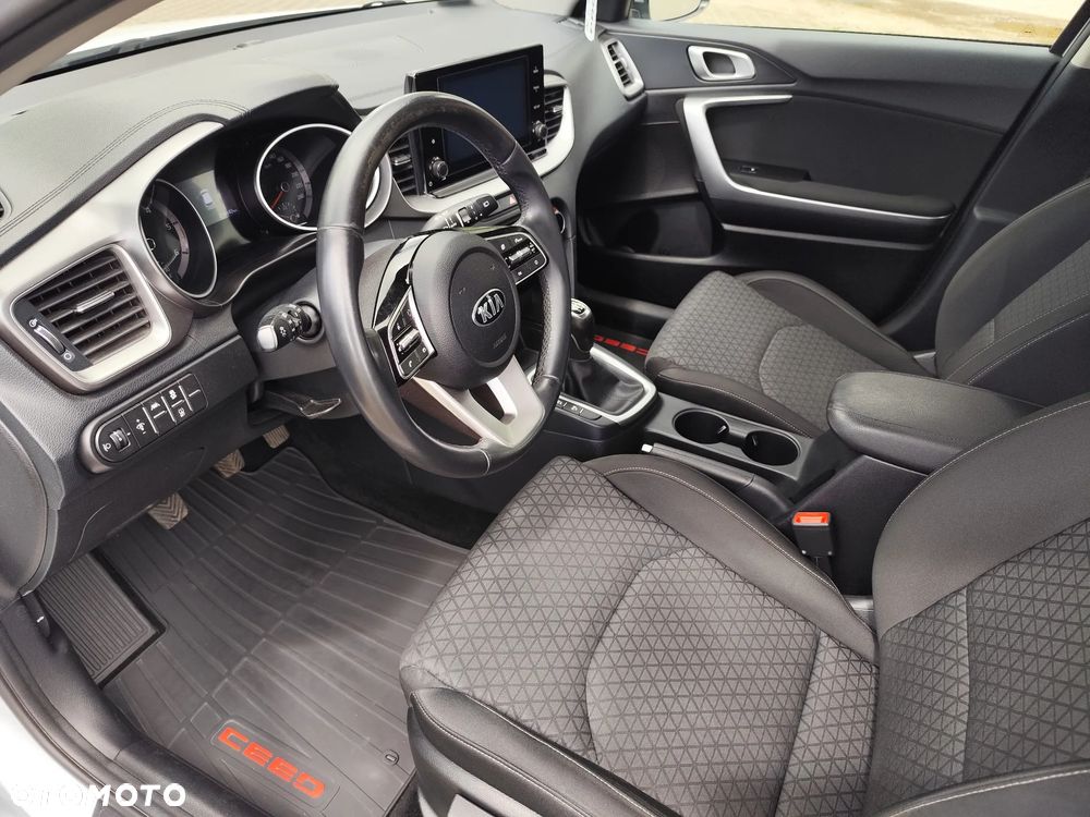 Kia Ceed 1.6 CRDi mHEV L - 13