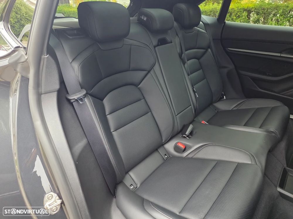 Porsche Taycan Sport Turismo - 24
