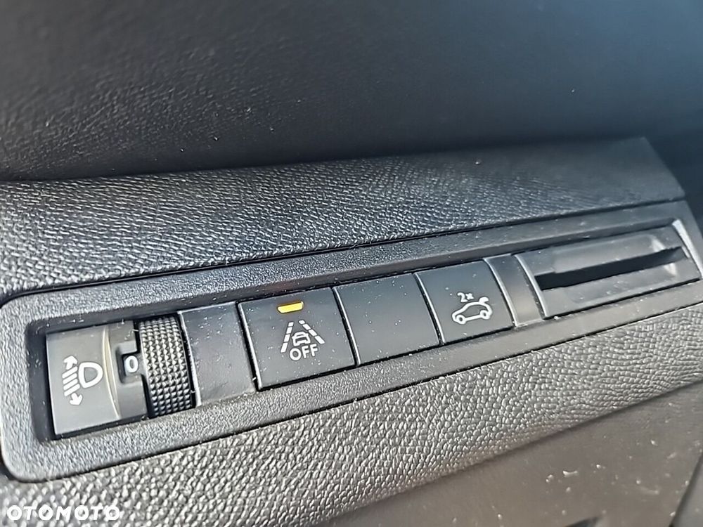 Peugeot 5008 1.2 PureTech mHEV Allure Pack S&S e-DCS6 - 17