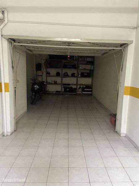 Garagem ( só lugar para moto)