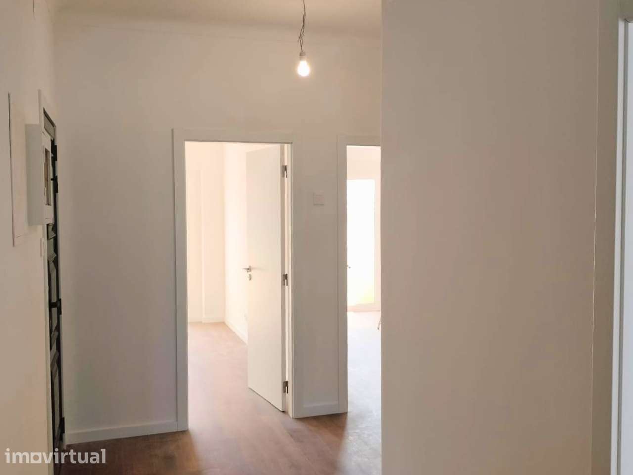 Apartamento T2 Remodelado no Centro da Cidade - Grande imagem: 2/16