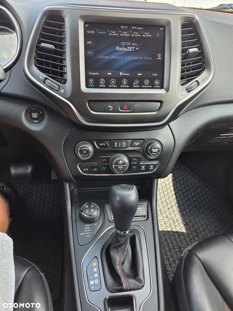 Jeep Cherokee - 29