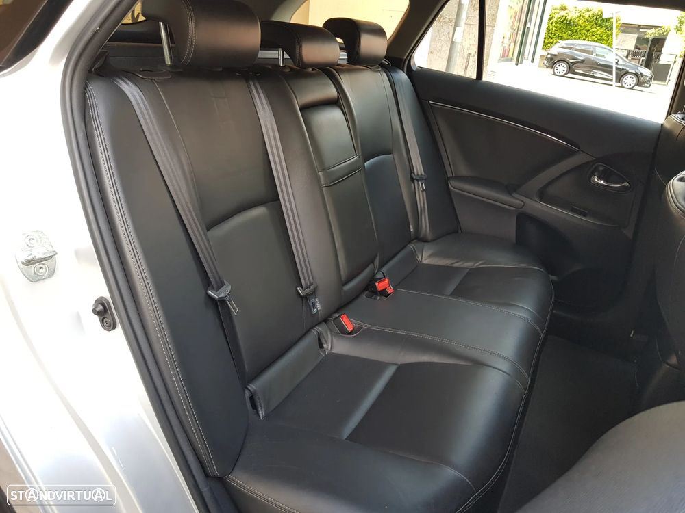 Toyota Avensis 2.0 D-4D Exclusive +Pele+GPS — fotografia 38