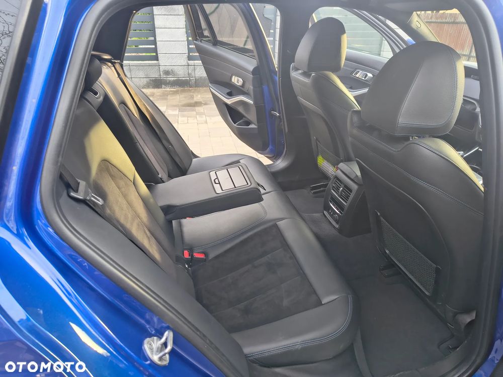 BMW Seria 3 320d xDrive M Sport Shadow - 25