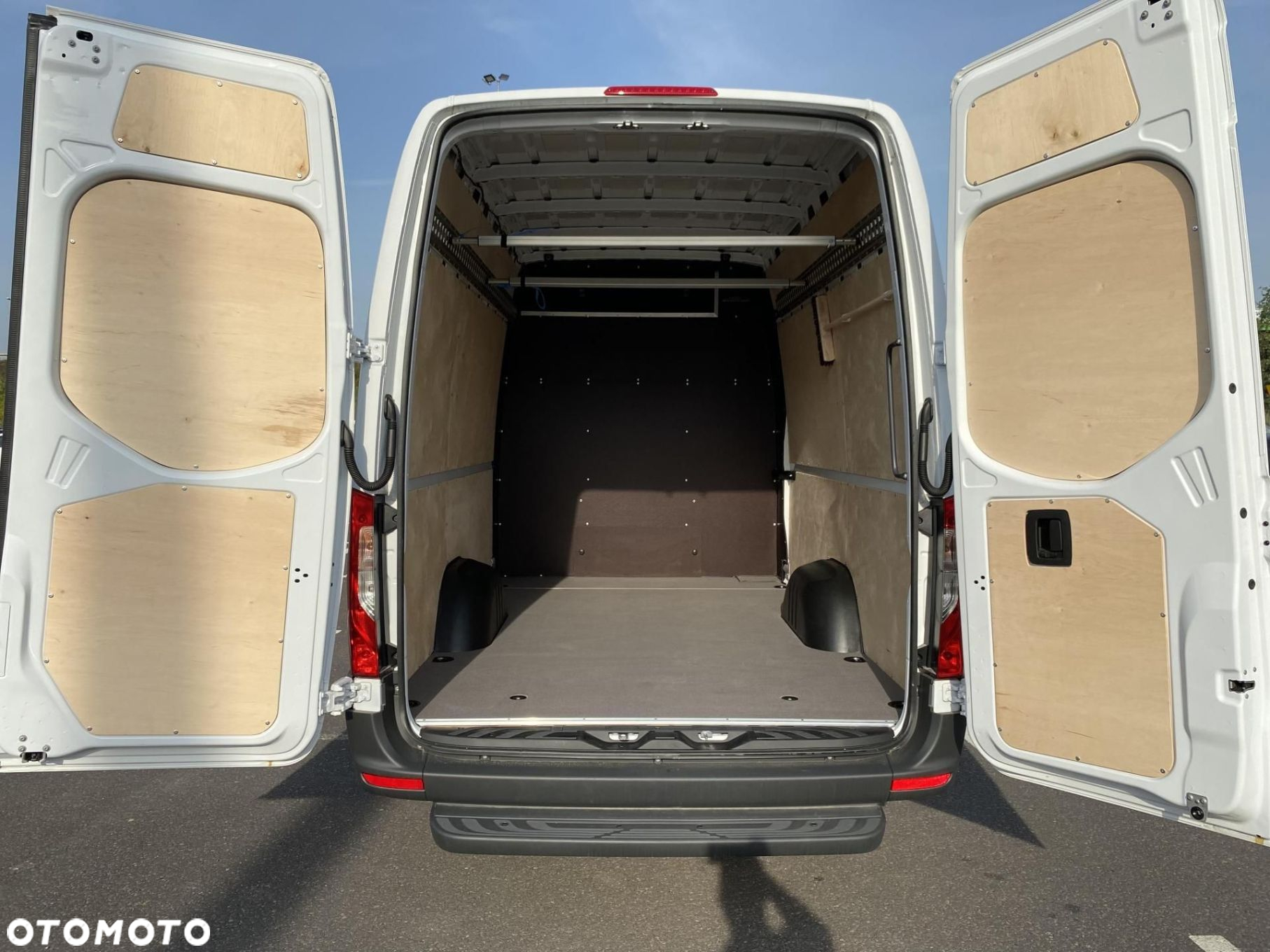 Mercedes-Benz Sprinter - 10