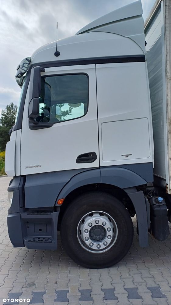 Mercedes-Benz Actros - 8